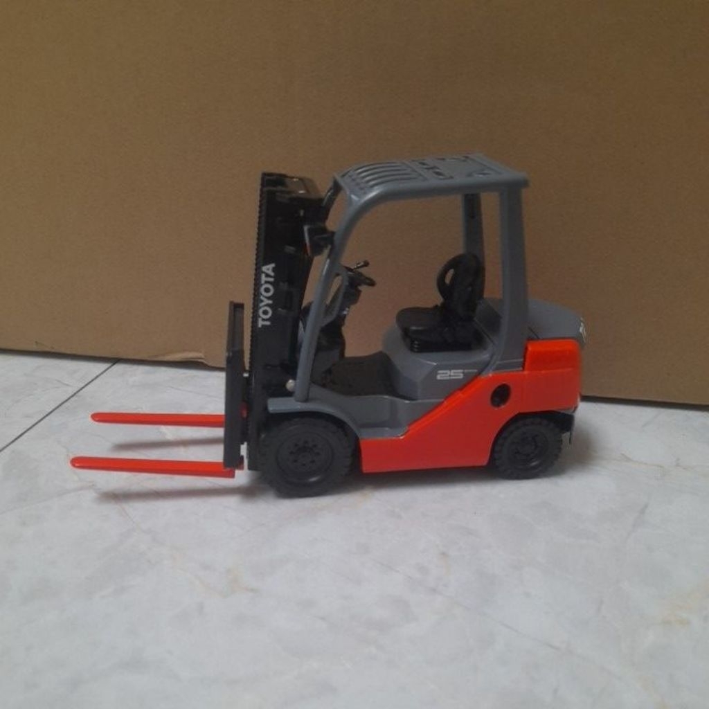 Diecast Forklift Toyota Material Handling - Skala 1:50