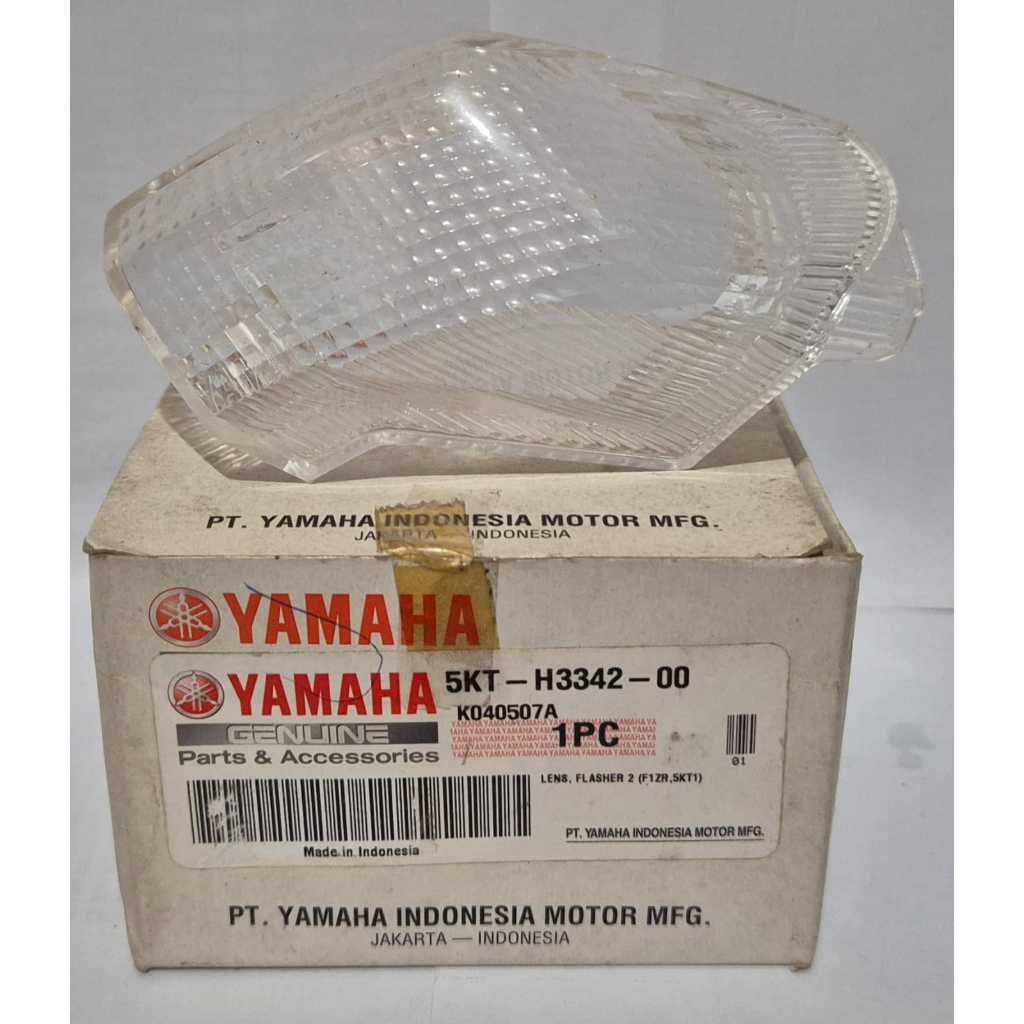 Mika Kaca Lampu Sein Belakang Kanan untuk Yamaha F1-ZR (2003-2004)
