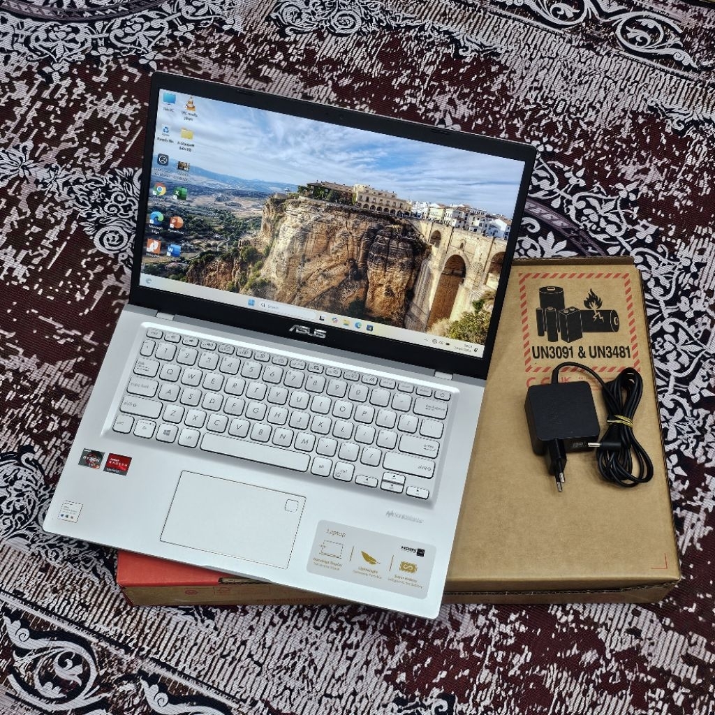 Laptop Leptop Asus VivoBook M415D AMD Ryzen 3-3250U RAM 8GB SSD 512GB Windows 11 Second Pilihan terb