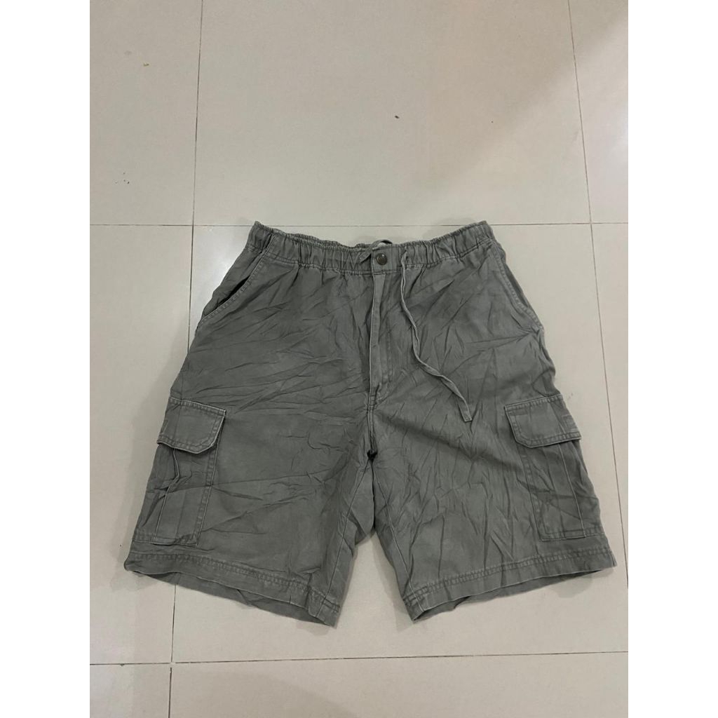 celana pendek cargo UNIQLO