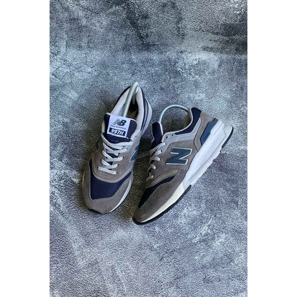 New Balance 997H Grey Navy Sneakers Preloved Size 37,5 Abu Abu