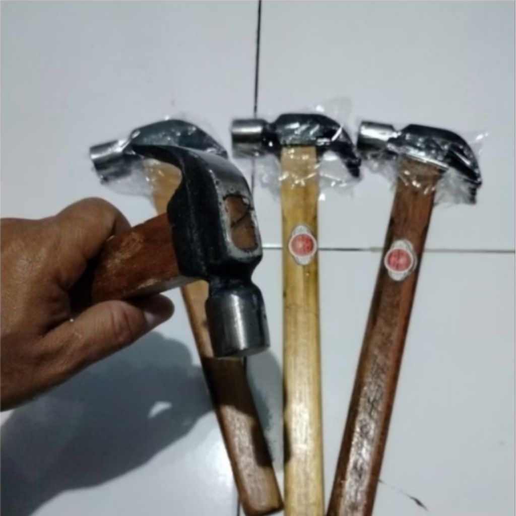 Palu Kambing dan Palu Konde gagang kayu / Martil kambing dan Martil konde gagang kayu.