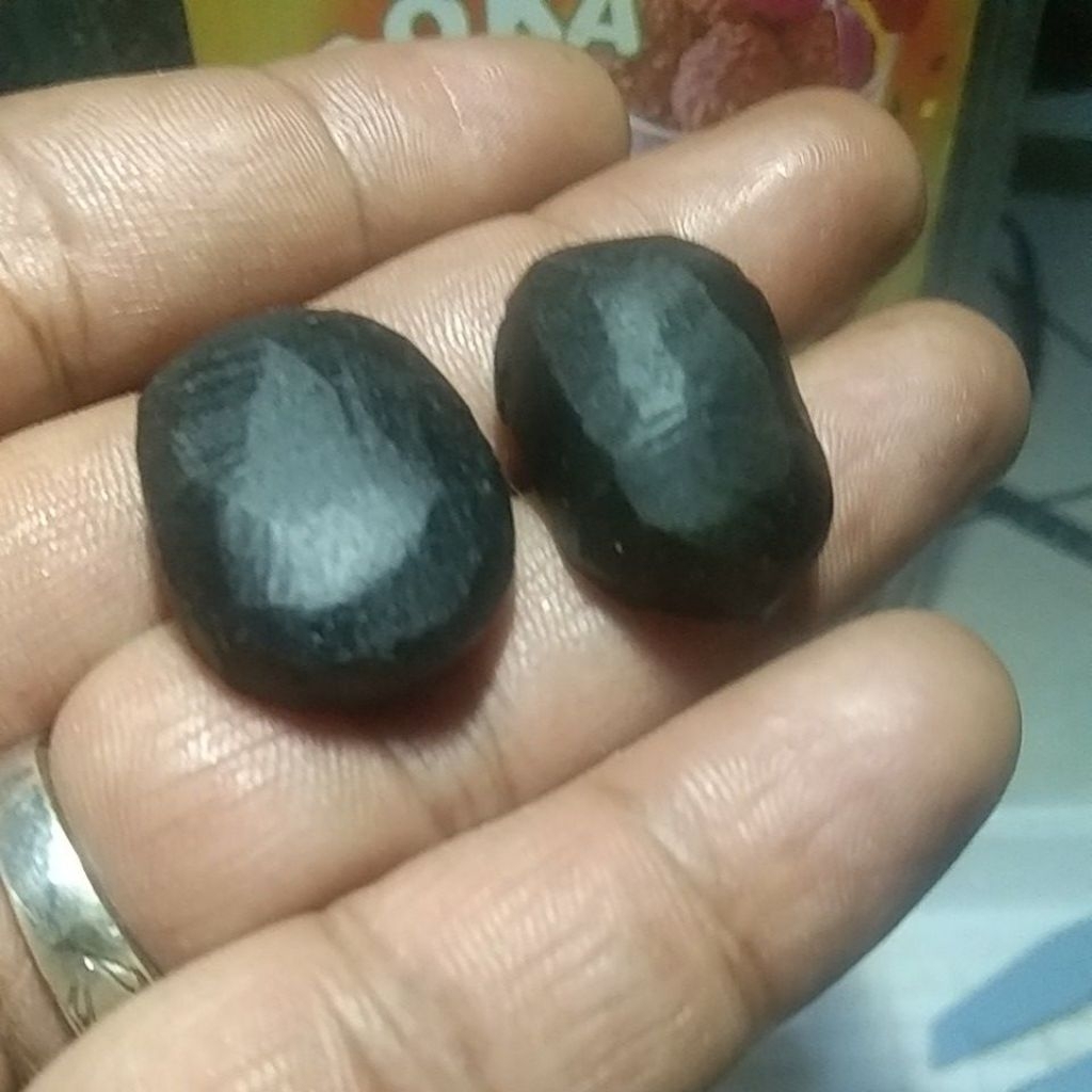 BATU YAMAN WULUNG HITAM PEKAT POLKASAN SEMI CRYSTAL