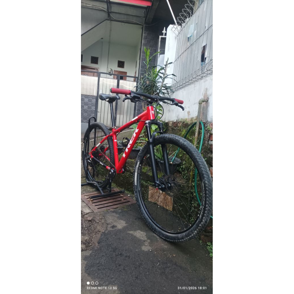 sepeda mtb TREK marlin 6 size m 29 inch upgrade XT