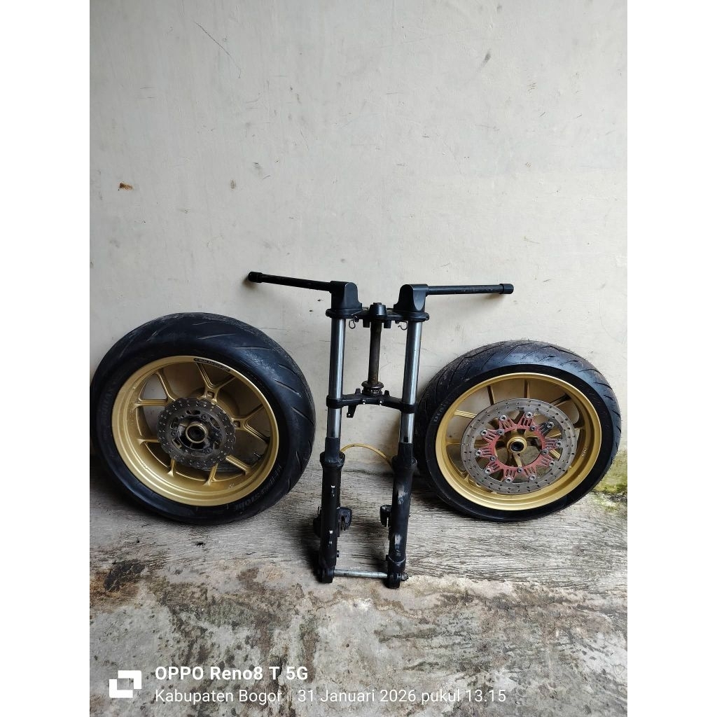 shock depan ori double disk stang kaliper Tapak lebar gambot velg vrossi v rossi V-Rossi double disk