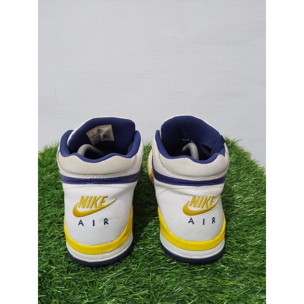 Nike Fligh Legacy Lakers Size 42.5