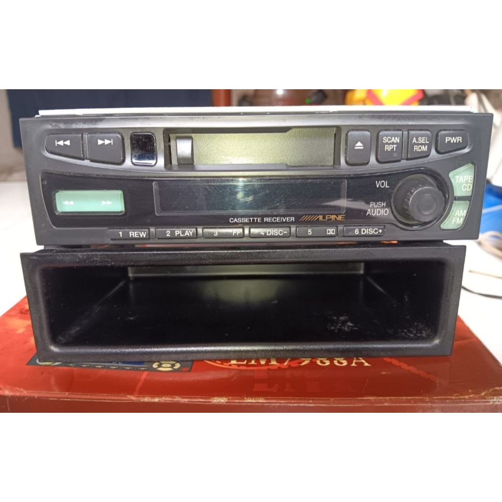 Head unit kijang kapsul single din alpine + laci dan frame original copotan