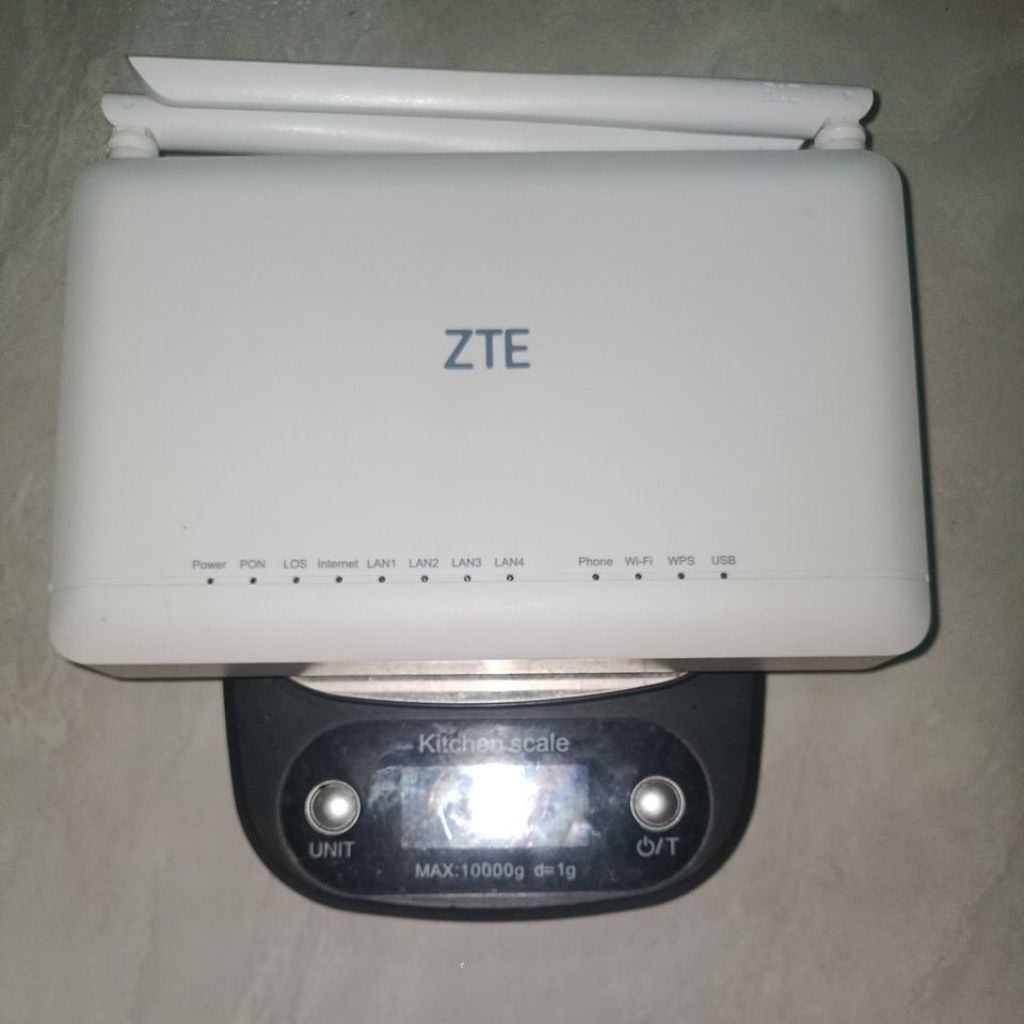 ZTE F670L port biru