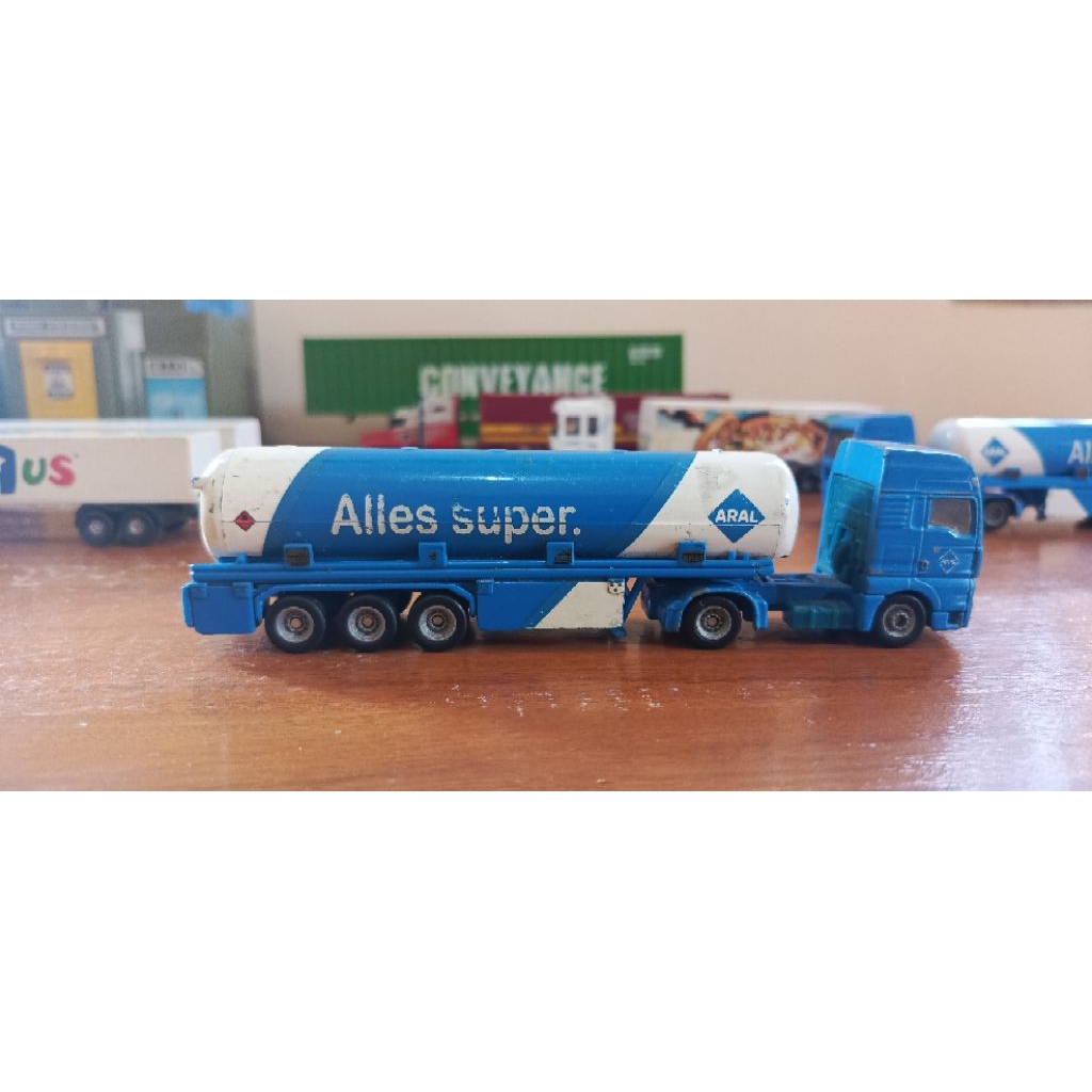 Diecast SIKU Truk Tangki ARAL