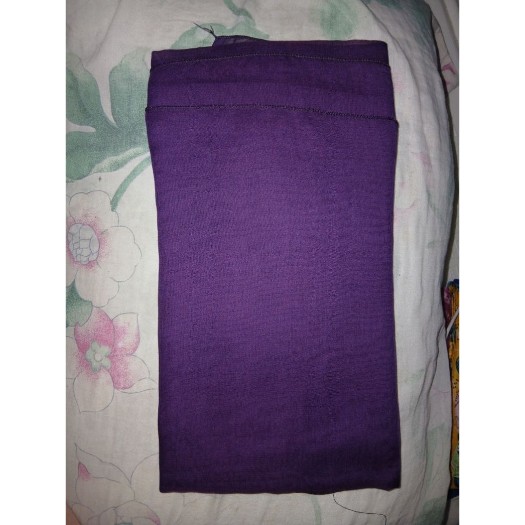 HIJAB SEGIEMPAT WARNA UNGU TUA