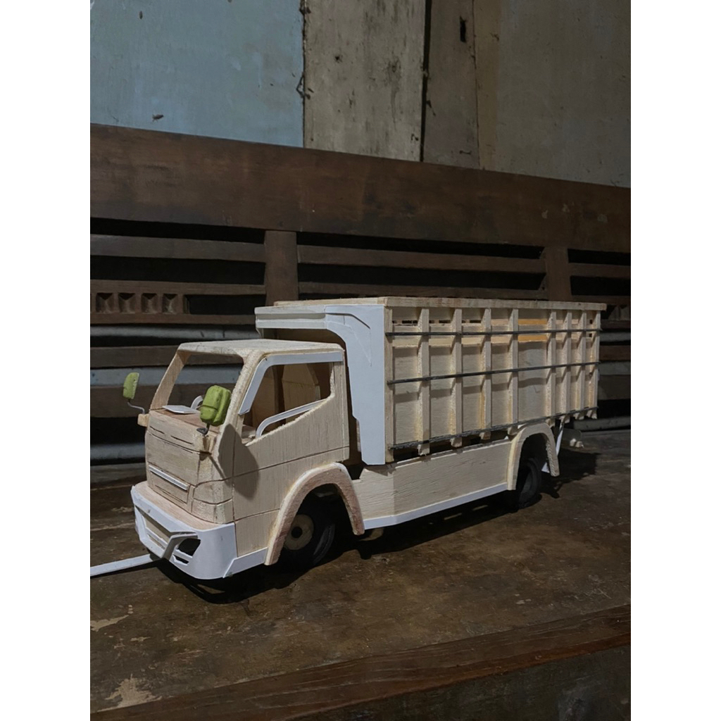 Miniatur truk oleng canter skala 14 ban spoon pintu belakang bisa buka