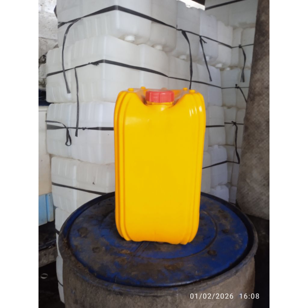 Jerigen 20 liter kuning bekas minyak