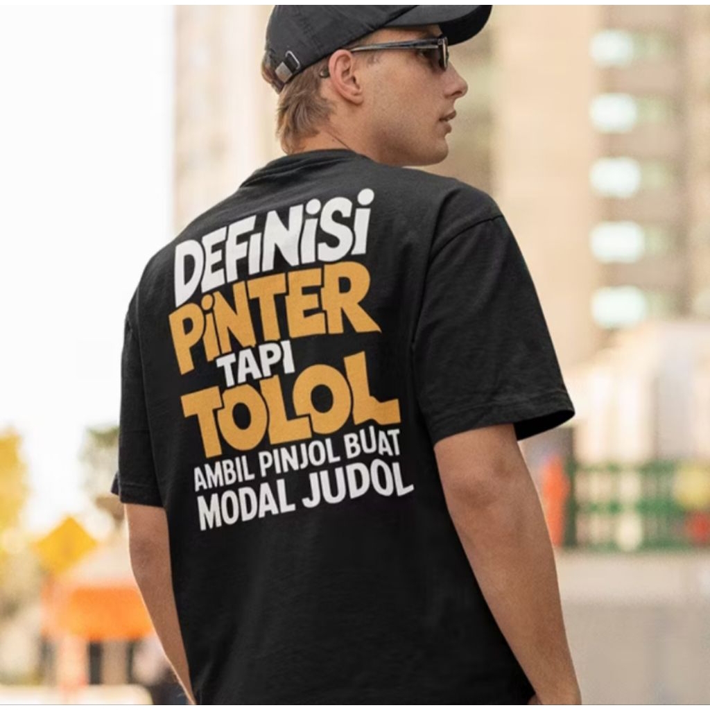 Kaos Viral Devinisi Pinter Tapi Tolol Ambil Pinjol Buat Modal Judol