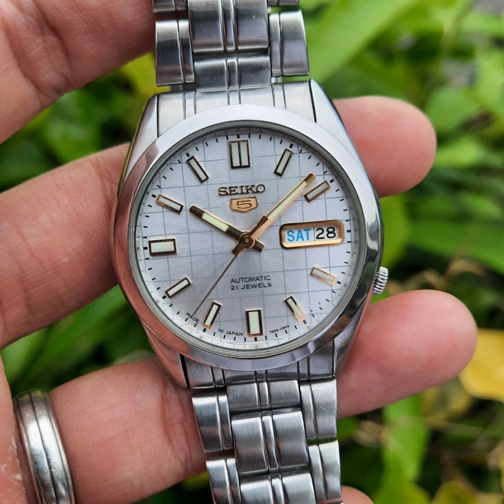 JDM Seiko 5 Automatic SNKE81J1 White Grid Sunbrust Dial SNKE81 7s26-03B0
