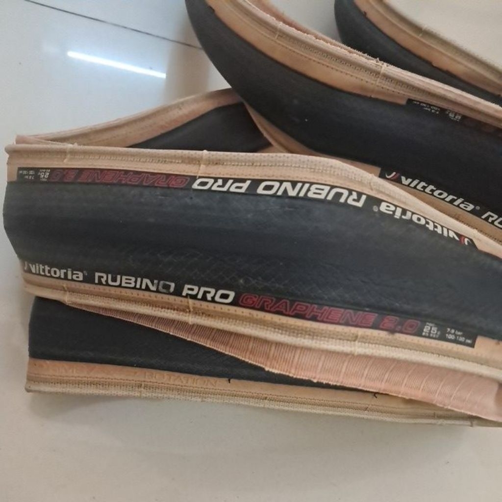 ban luar roadbike tan walll 700  x 25 vittoria rubino pro graphene 2.0