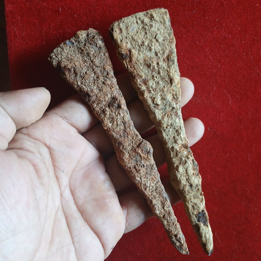 Koleksi Temuan Galian Tanah Sepasang Kapak Pethel Besi KUNO era KaBudhan