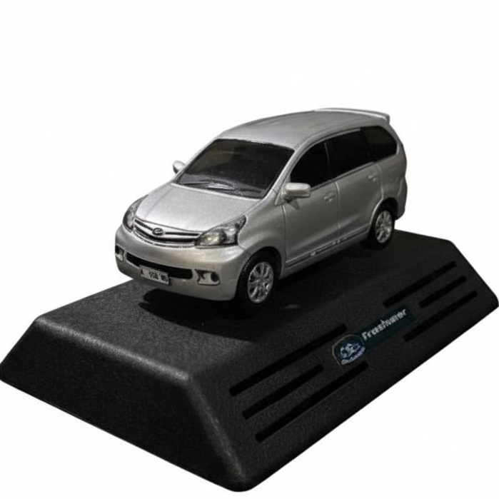 {Skala 1 : 45} Pajangan Interior Mobil Miniatur Xenia 2012 - 2015