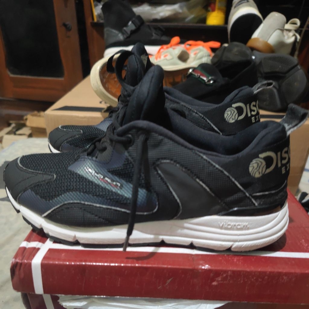 sepatu olahraga discovery expedition tapak vibram