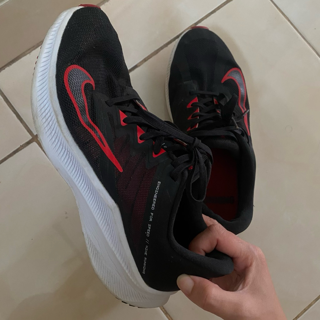 Nike running quest 3 black size 41 PRELOVED