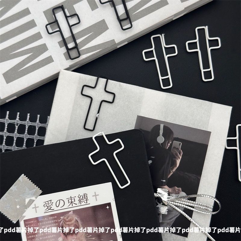 Paper Clip Salib/ Penjepit Kertas Salib/ Paper Clip bentuk Salib/ Penjepit Kertas bentuk Salib/ Book