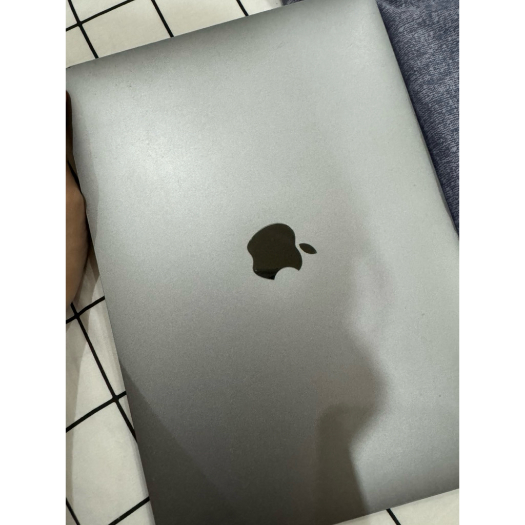 (Like New)iBox Apple MacBook Air (13.3 inci, M1 2020)  8GB RAM, 256GB SSD, space gray