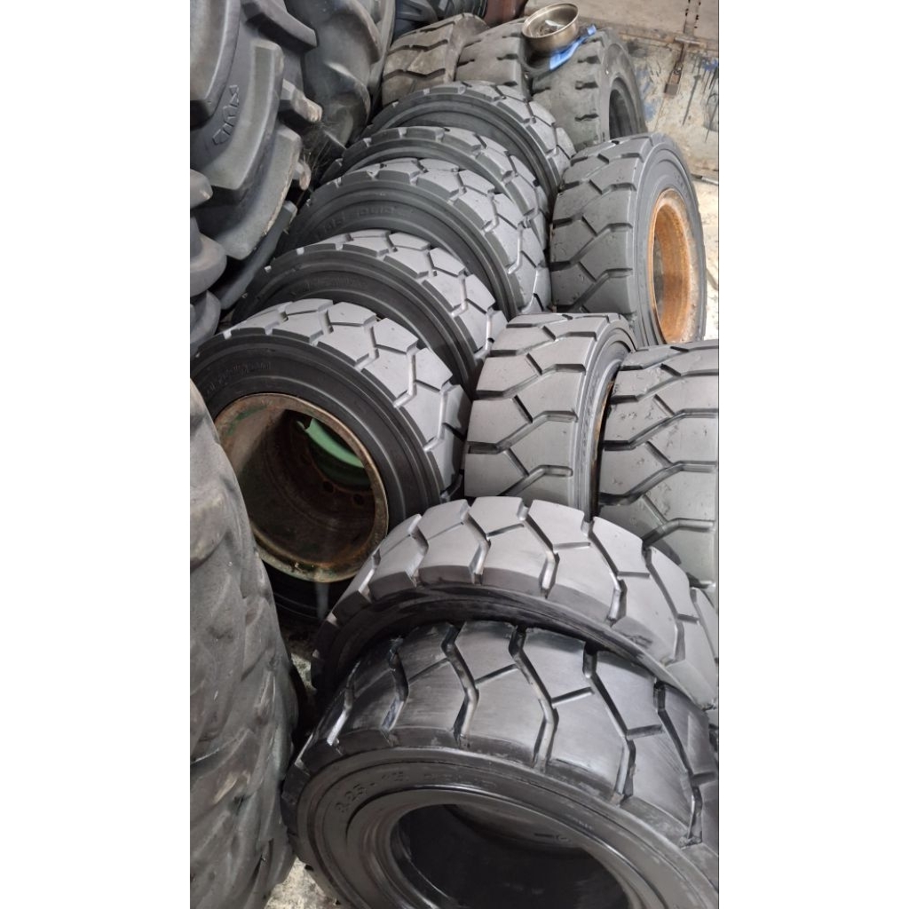 ban forklift 8.25-15 solid bekas