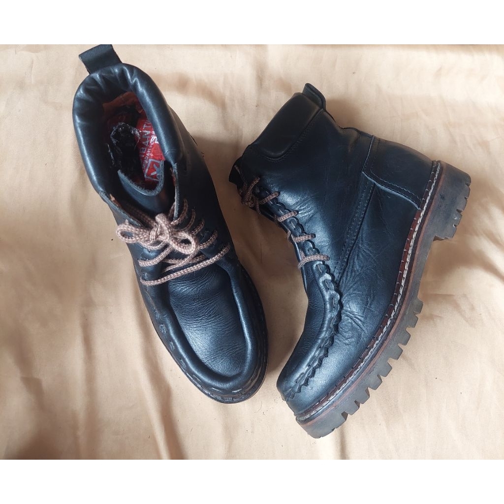 Boots Blackstone By Petris Moccasin