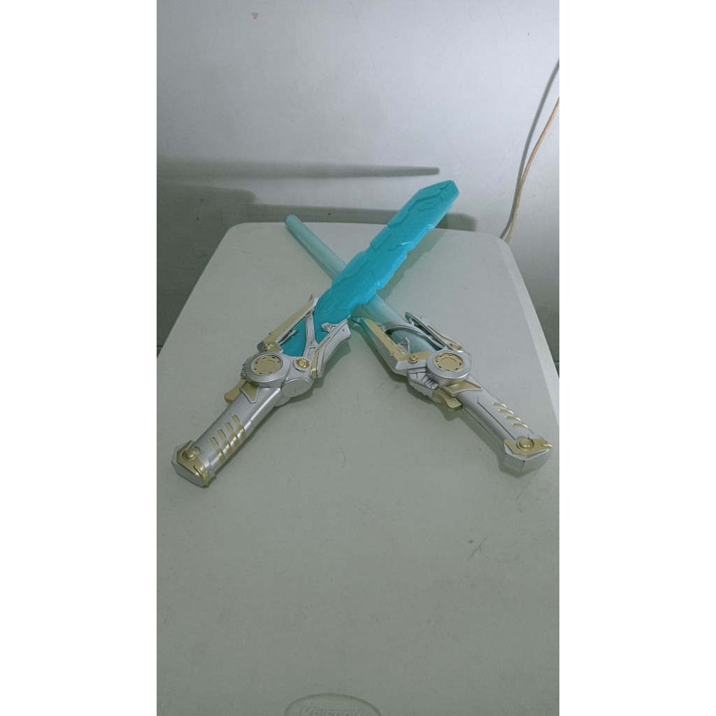 Bundle Pedang Mainan Cruzer Saber Space Weapon X Sword Lampu LED Lights Efek Suara Cahaya Pedangan A