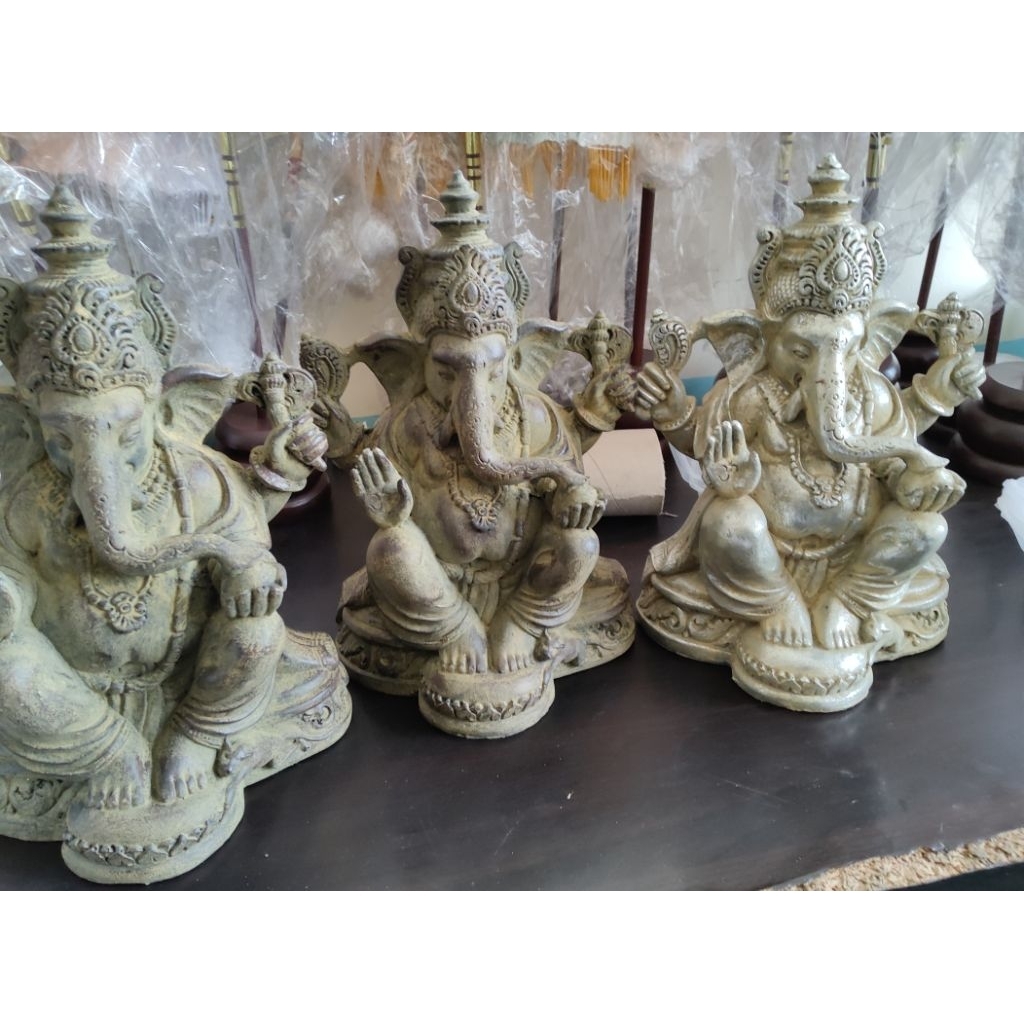 Patung Dewa Ganesha warna Batu