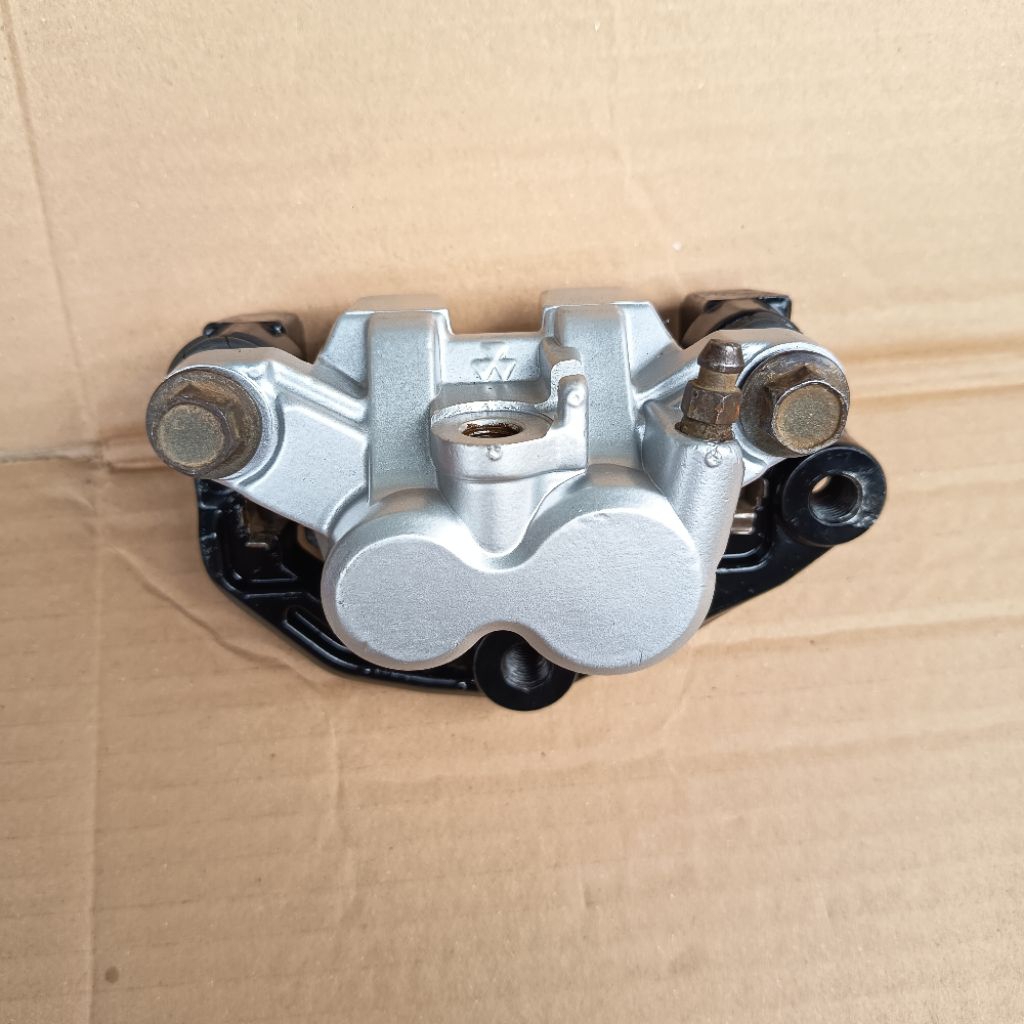 KALIPER REM CAKRAM DEPAN PALA BABI DEPAN YAMAHA RX KING NEW SILVER ORIGINAL