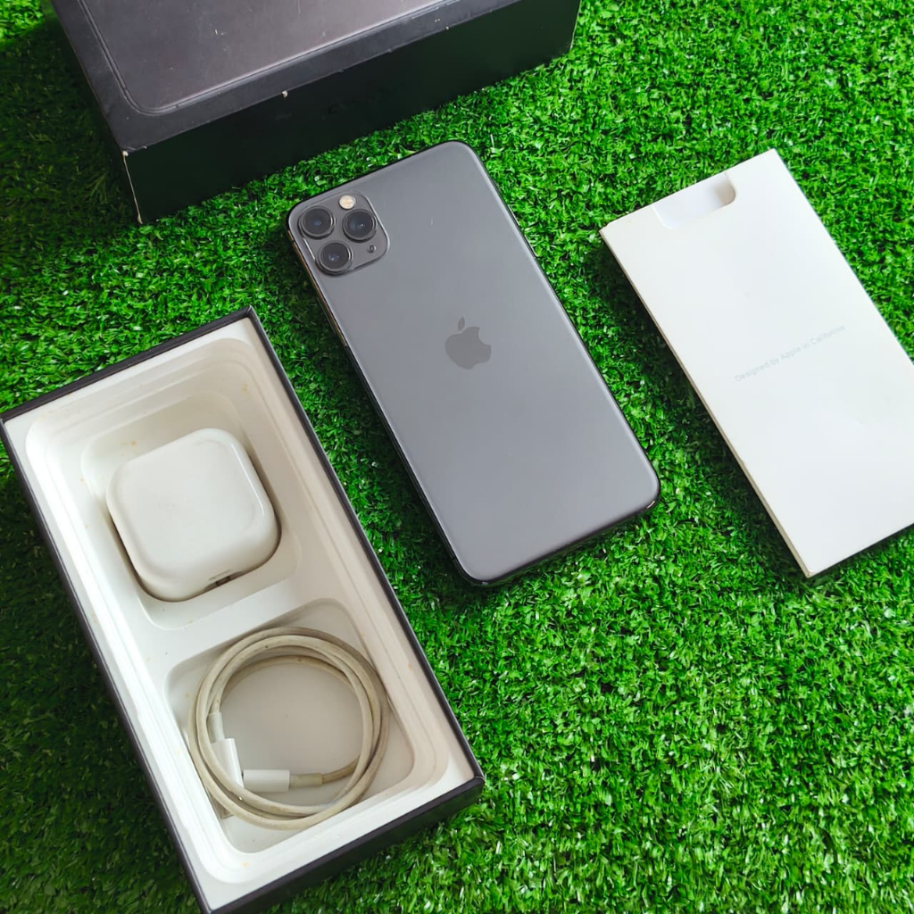 iPhone 11 Pro Max 256Gb Space Gray BH 75% Pernah service ganti LCD Ada shadow n garis di layar Imei 