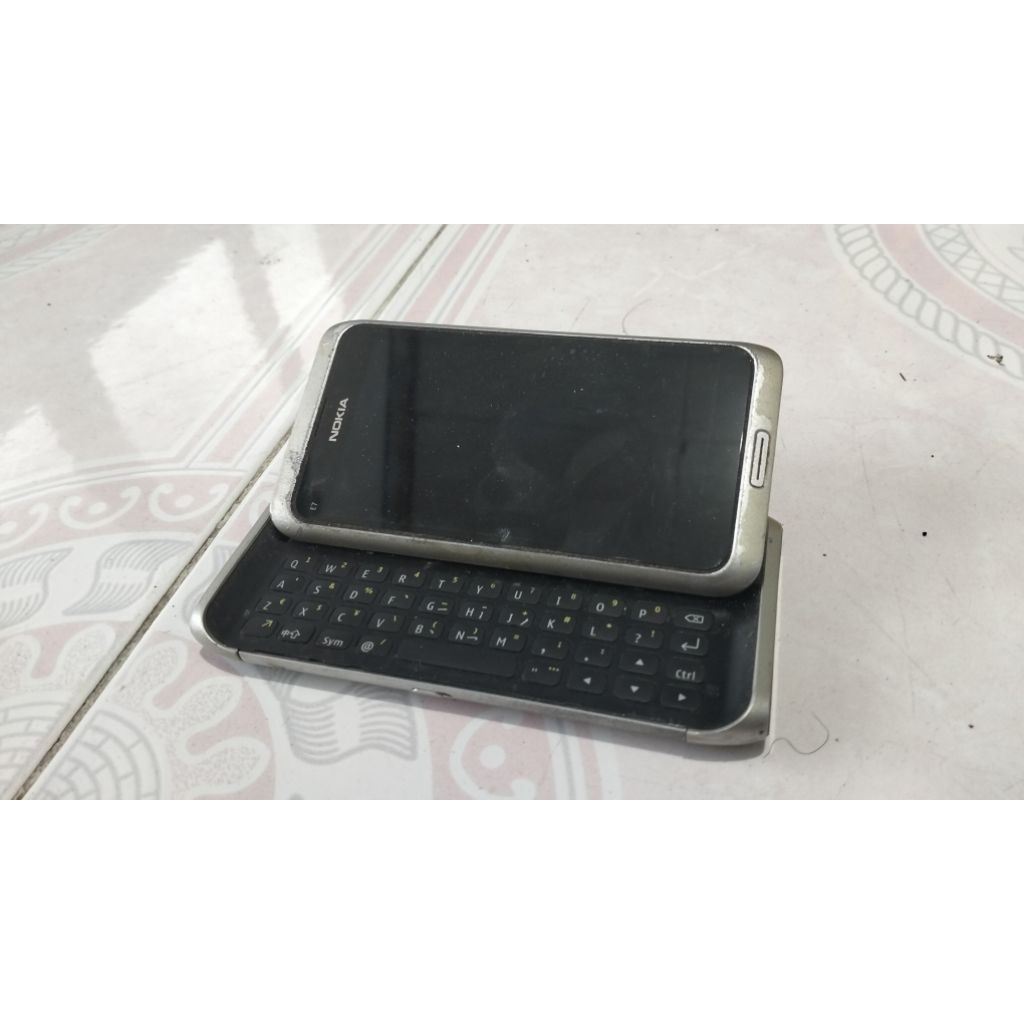 Hp Jadul Nokia E7 Communicator Bekas Apa Adanya