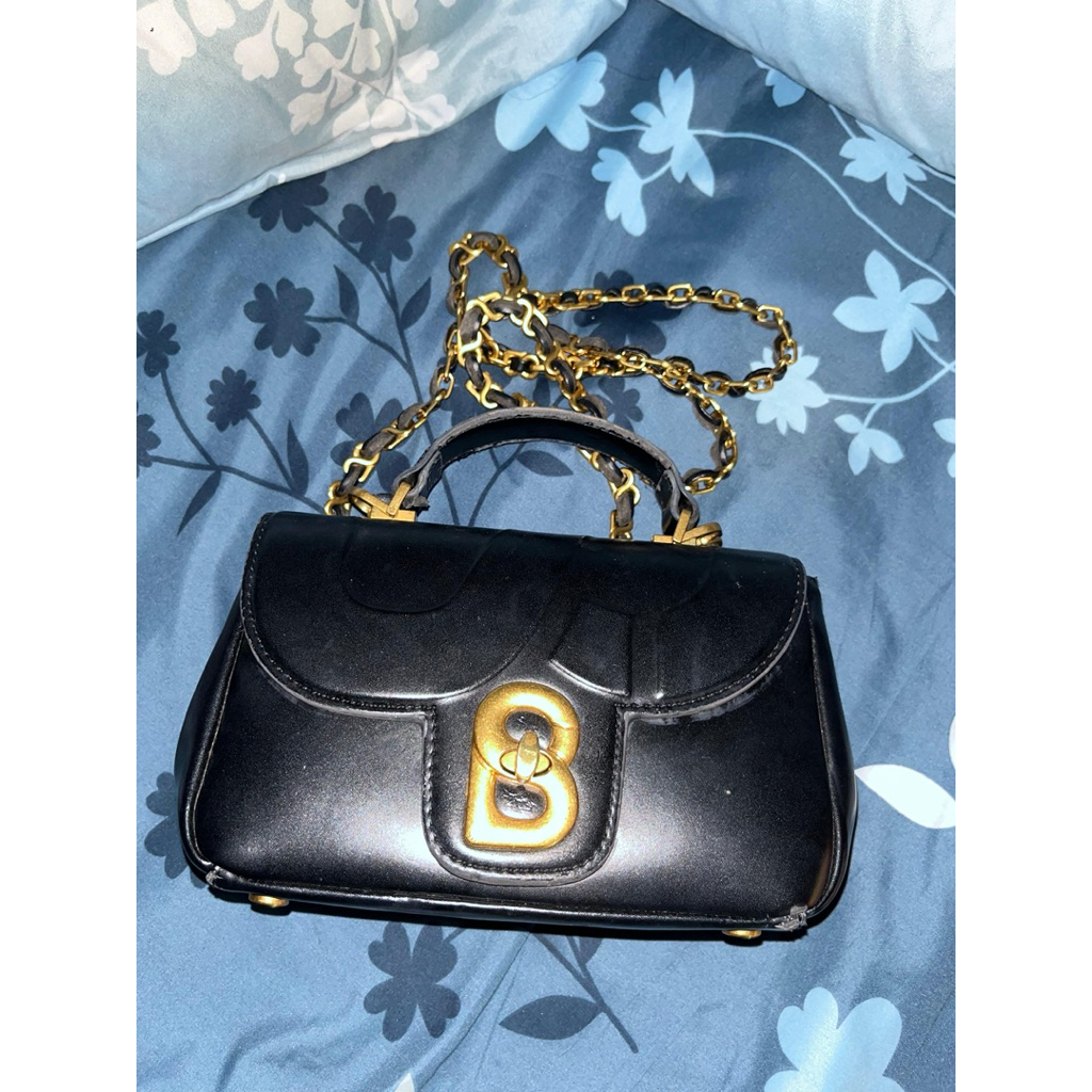 Buttonscarves bag preloved