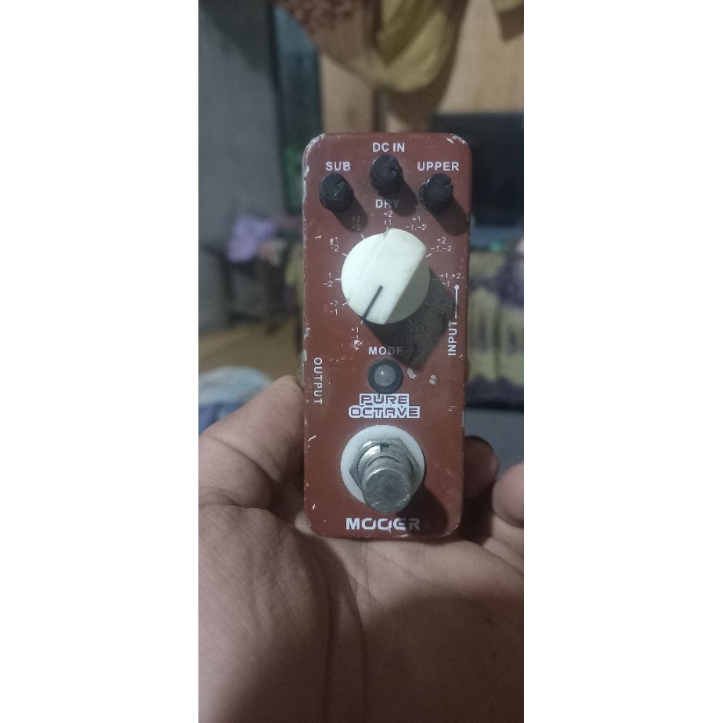 efek gitar, bass , octaver. mooer pure octave.