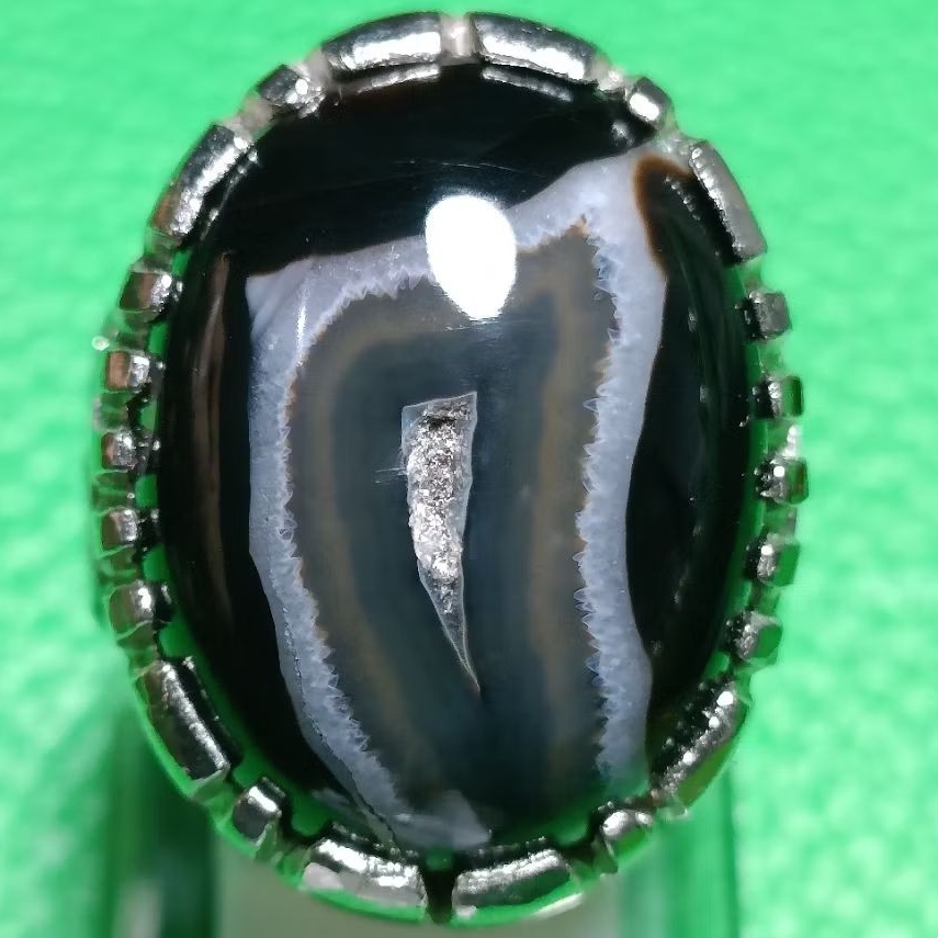 akik Yaman Wulung pamor bungkam