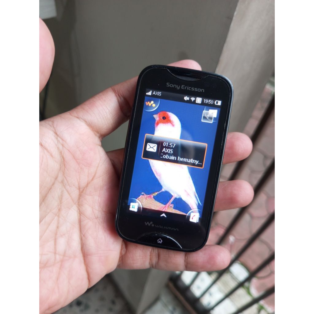 Sony Ericsson wt13i mix walkman bahan bangunan