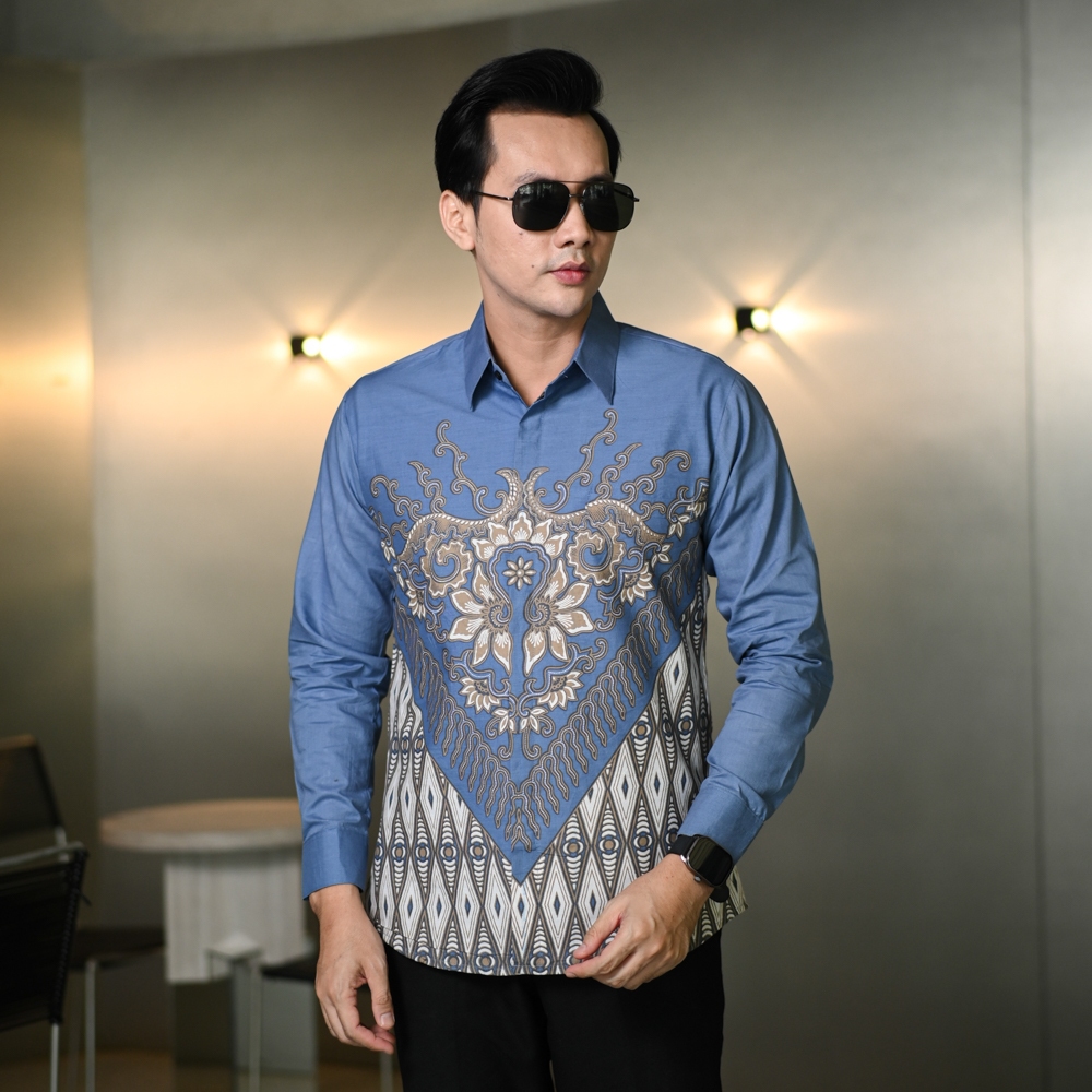 BATIK AKSARA MOTIF WIRAJANA BIRU LANGIT Hem Atasan Kemeja Baju Batik Pria Cowok Slimfit Lapis Furing