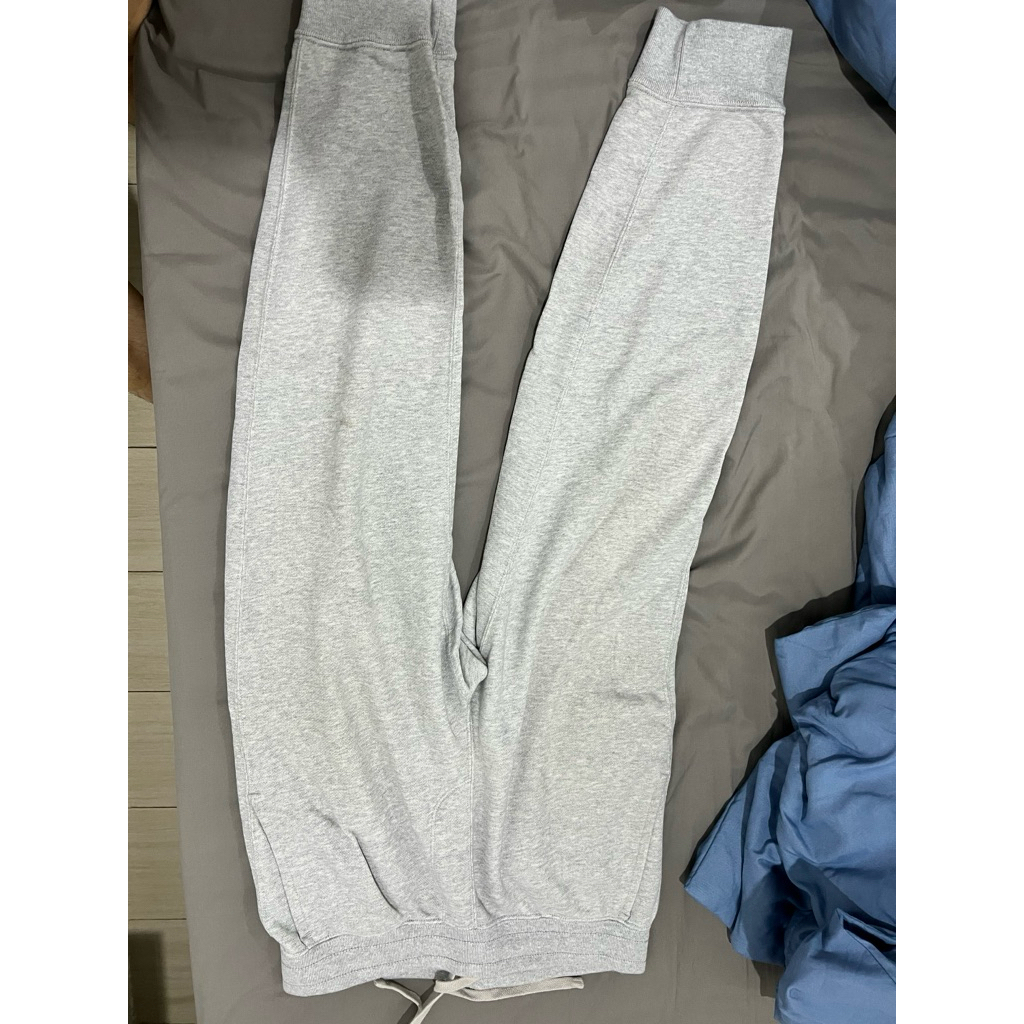 grey sweatpants uniqlo