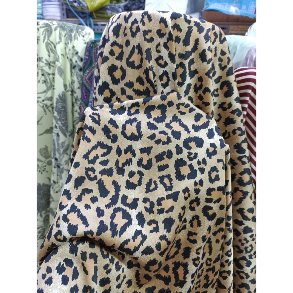 kain bahan satin silk motif loreng macan coklat - kain lembut adem premium - kain gamis tanpa puring