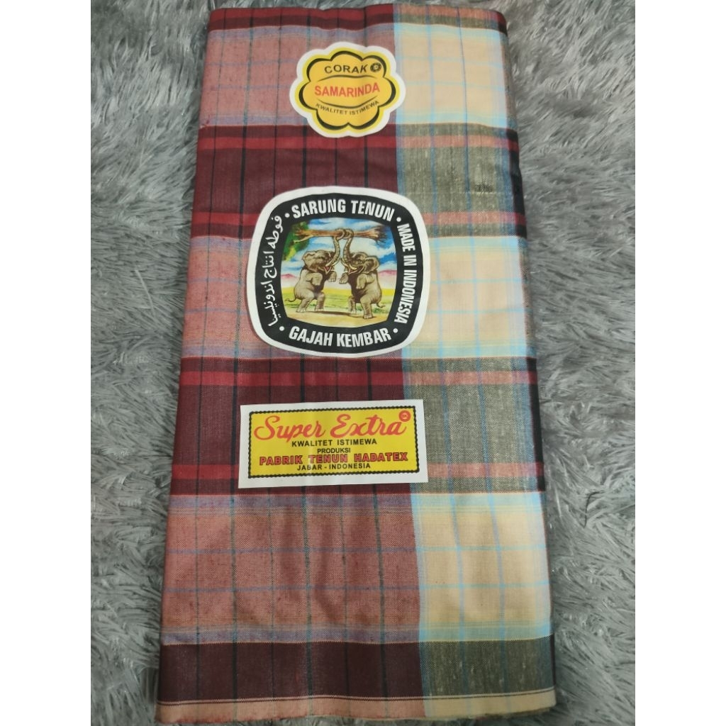 Sarung tenun Gajah Kembar