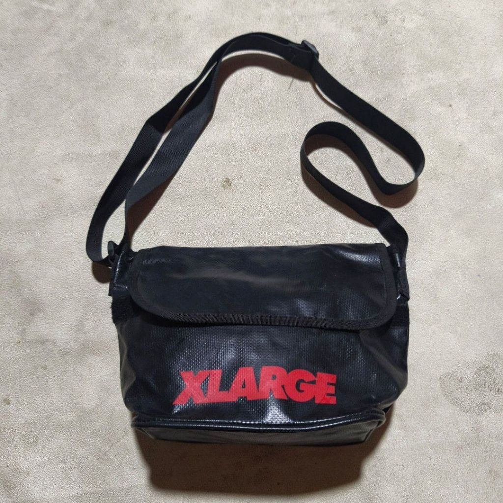 Tas selempang xlarge hitam PVC hitam
