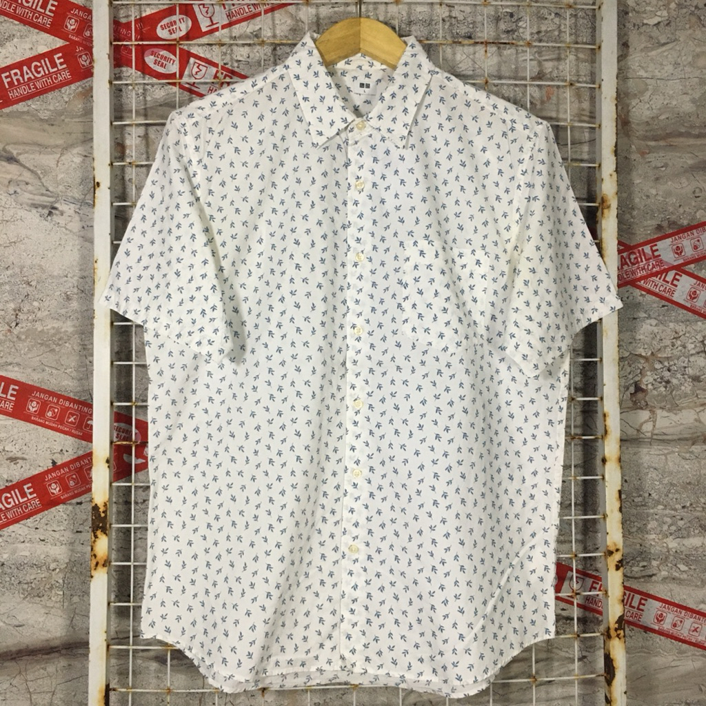 Kemeja Uniqlo Putih Motif Original Second Size L . 05917