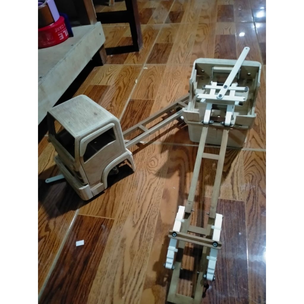 sasis miniatur truk skala 12