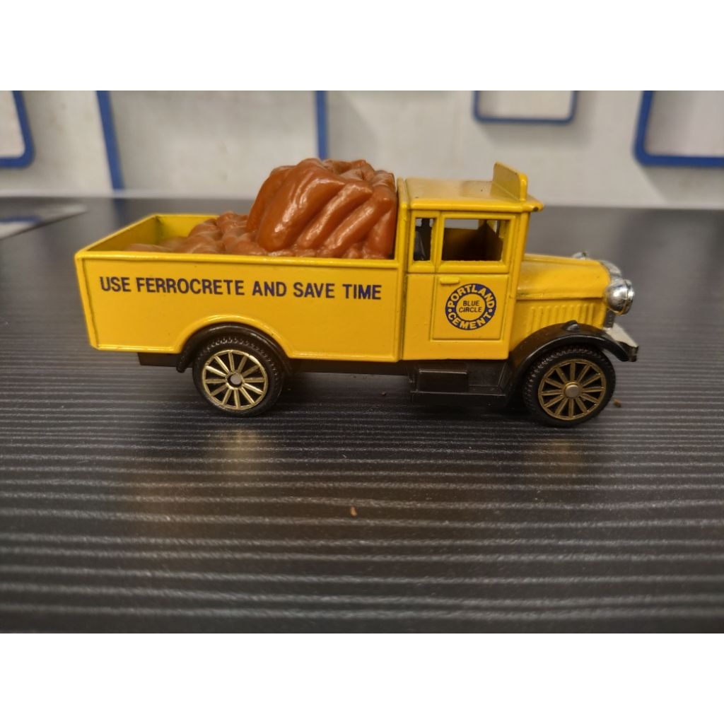 Diecast CORGI Morris Truck vintage loose preloved