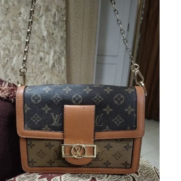 LV Dauphine MM shoulder bag