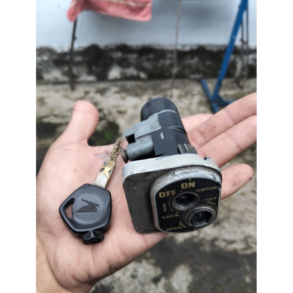 Kunci kontak revo absolute original copotan