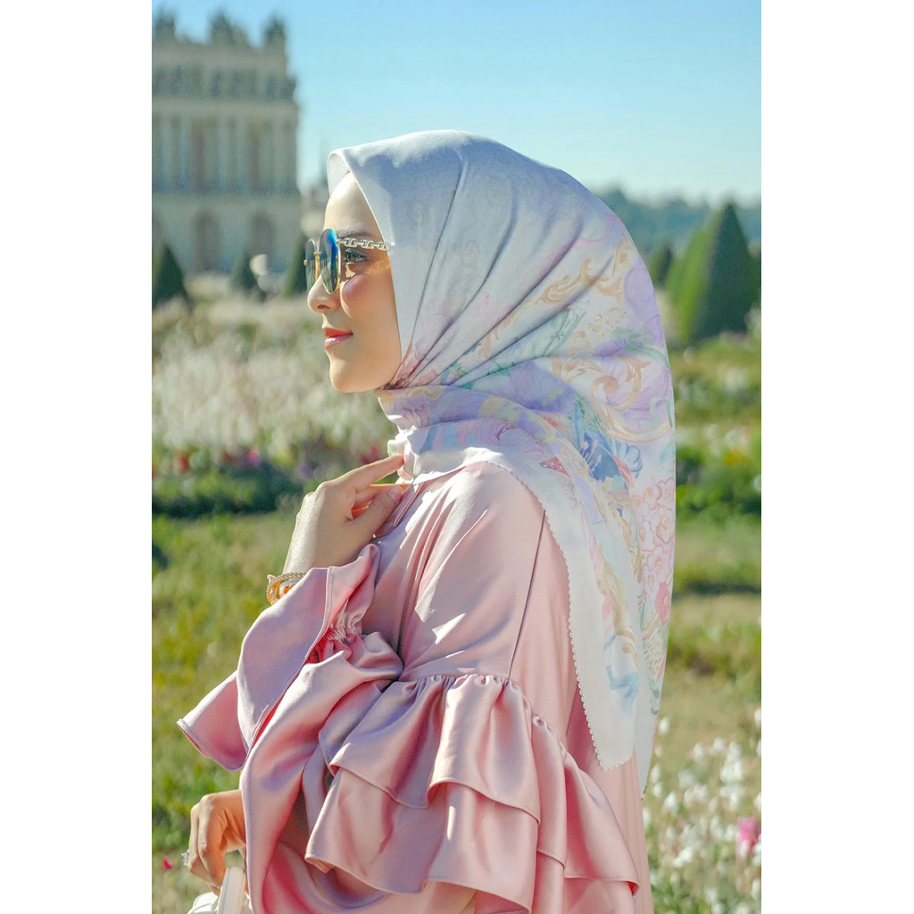 BUTTONSCARVES ALICE IN WONDERLAND - PEARL