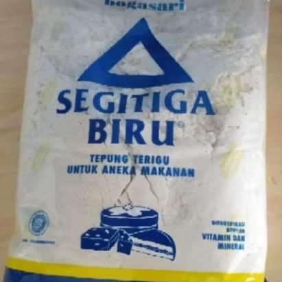 Tepung Terigu Segitiga Biru 1kg / 1000g tepung protein rendah / tepung gendum / gendum segitiga biru