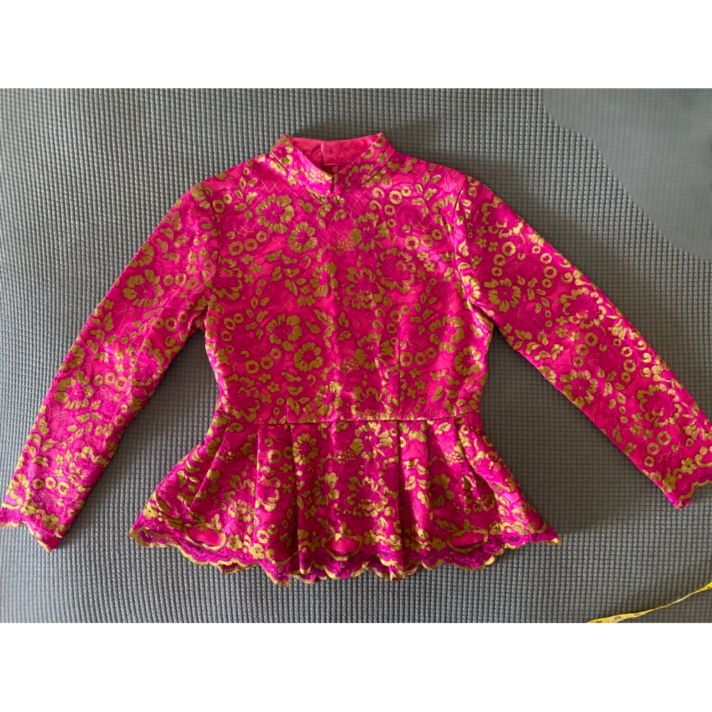 Kebaya/top brokat lengan panjang model peplum