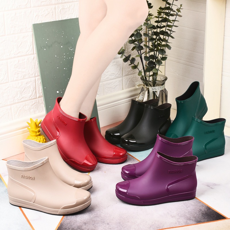Sepatu Boots Korea Karet Jelly pendek Wanita Fashion Anti Air Hujan Lentur pendek Glossy Simple